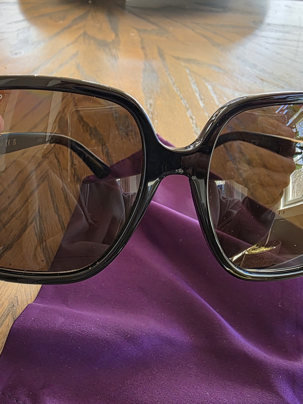 Gucci Black Oversized Square Women's Sunglasses with Dark Lenses - Picture 3 of 5